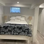 Newly Renovated 2 Bedroom 1 Ba *10 Min Walk To Falls*