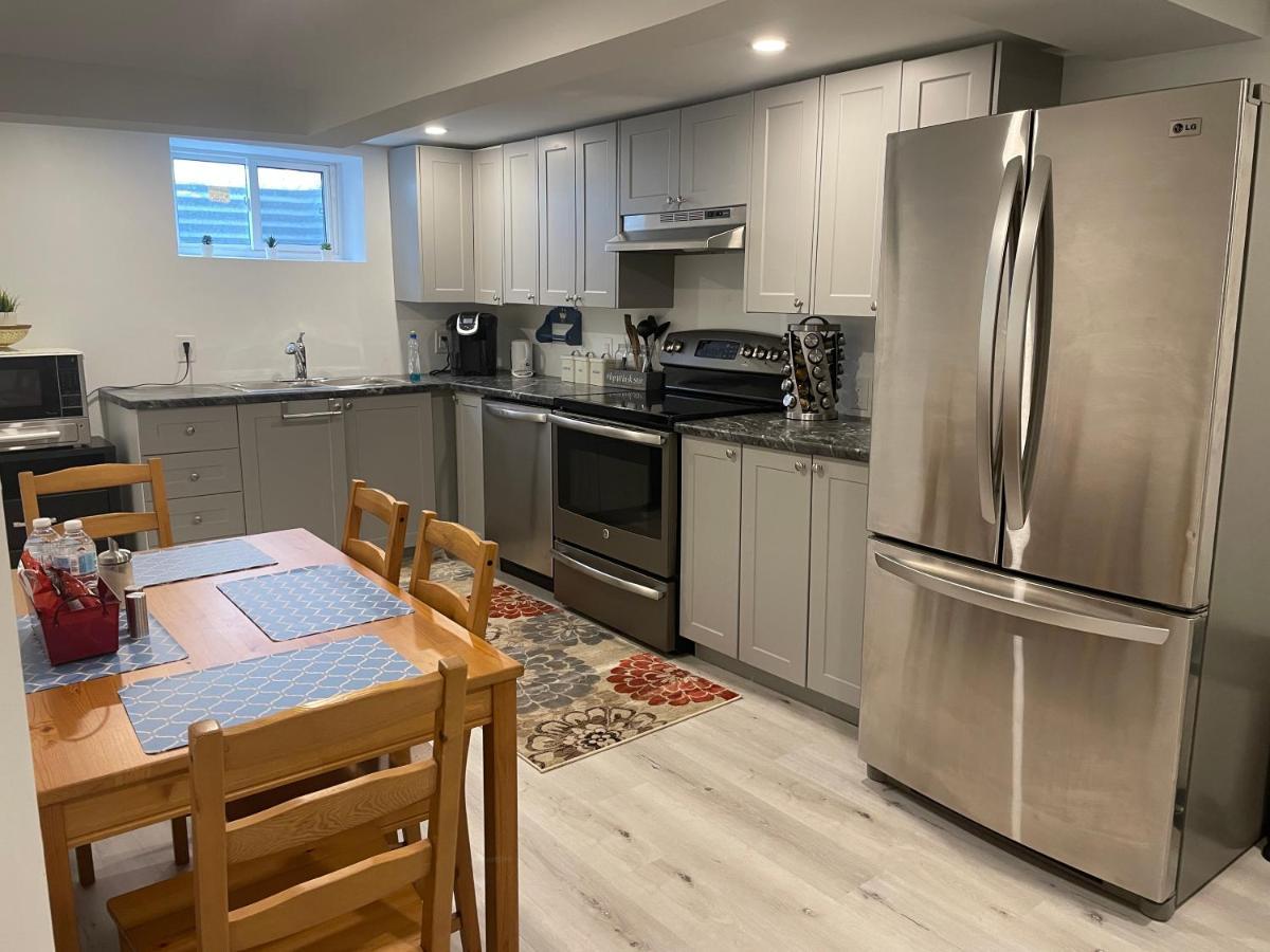 Newly Renovated 2 Bedroom 1 Ba *10 Min Walk To Falls* * Niagara Falls