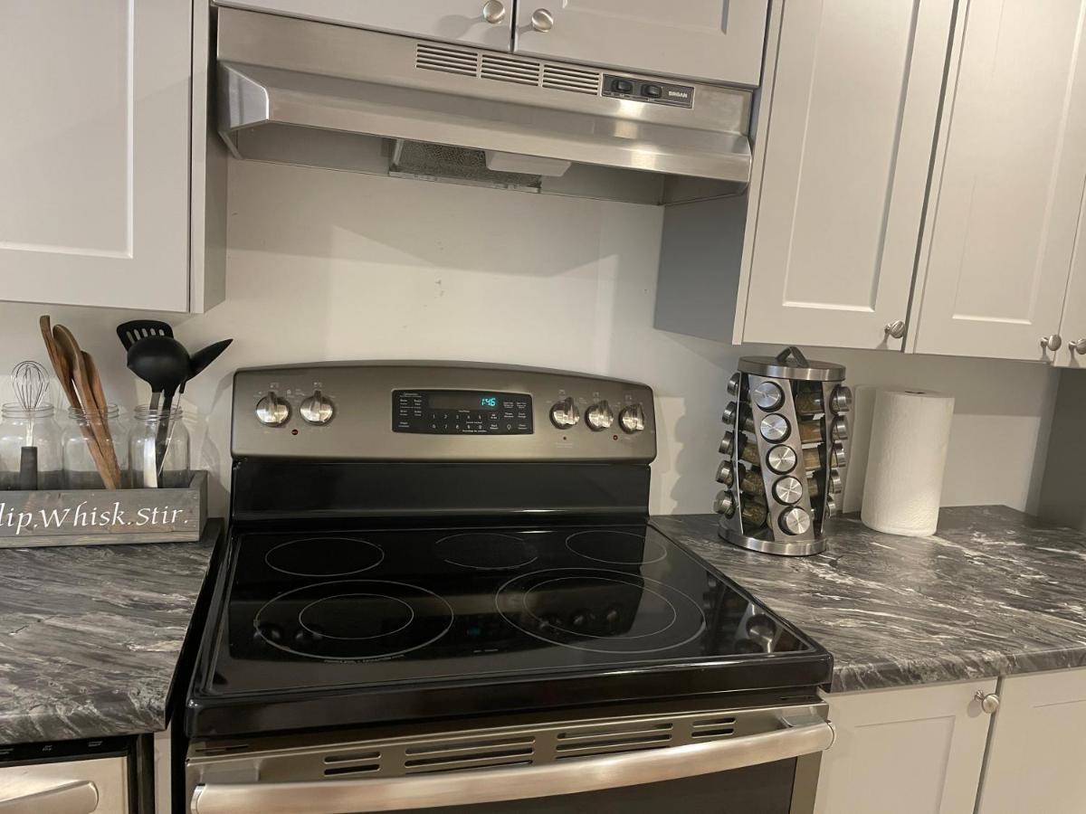 Newly Renovated 2 Bedroom 1 Ba *10 Min Walk To Falls* Apartment *